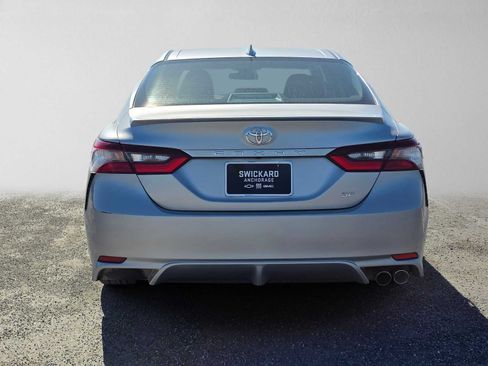 Used 2024 Toyota Camry SE FWD image 4