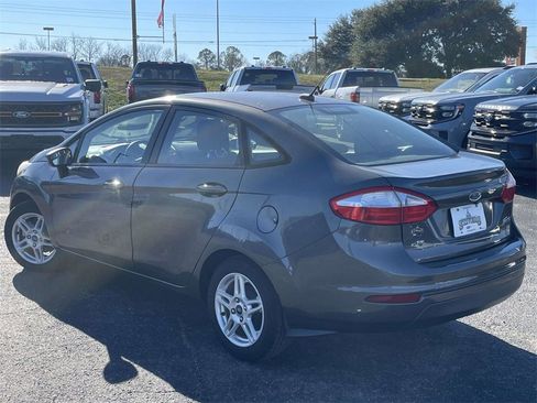 Used 2018 Ford Fiesta SE image 5