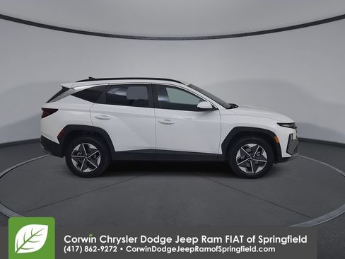 Used 2025 Hyundai Tucson SEL AWD/4WD image 17