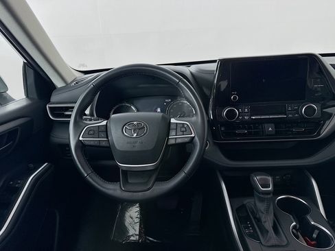 Certified 2025 Toyota Highlander LE AWD/4WD image 20