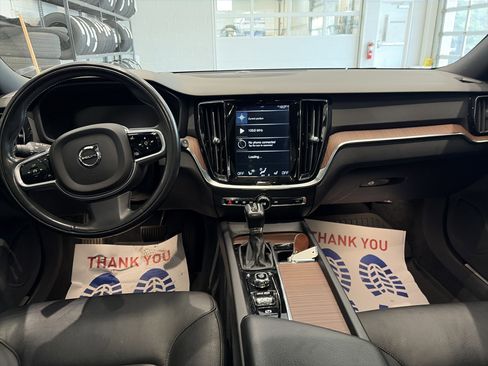 Used 2020 Volvo V60 T5 Momentum image 14