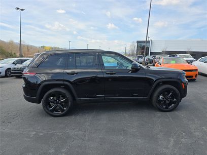 Used 2024 Jeep Grand Cherokee Limited w/ Black Appearance Package