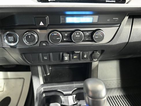 Used 2022 Toyota Tacoma TRD Off-Road image 18