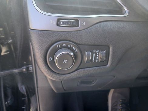 Used 2021 Jeep Cherokee Latitude Lux AWD/4WD image 14