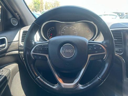 Used 2019 Jeep Grand Cherokee Laredo RWD image 10