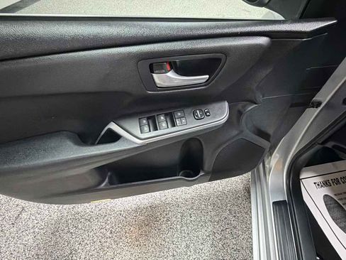 Used 2015 Toyota Camry SE image 27