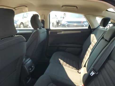 Used 2019 Ford Fusion SE FWD image 8
