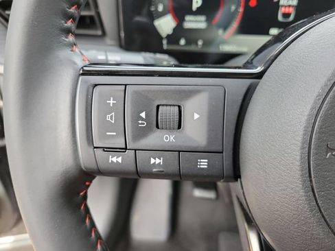 Used 2025 Nissan Kicks SR FWD image 27