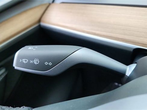 Used 2025 Tesla Model Y Performance image 41