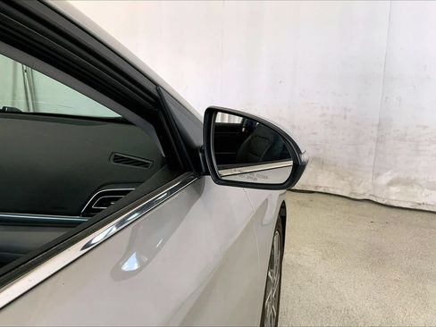 Used 2020 Hyundai Elantra Limited FWD image 11