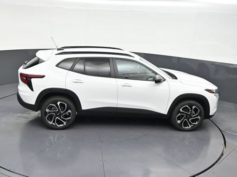Used 2025 Chevrolet Trax RS w/ Driver Confidence Package FWD image 20