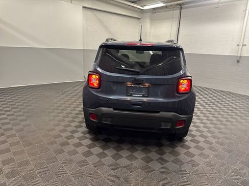 Used 2022 Jeep Renegade Altitude w/ Convenience Group AWD/4WD image 6