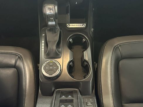 Used 2025 Ford Bronco Outer Banks AWD/4WD image 27