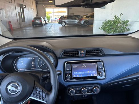 Used 2025 Nissan Versa SV FWD image 33