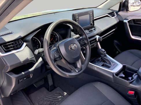 Used 2019 Toyota RAV4 LE FWD image 17