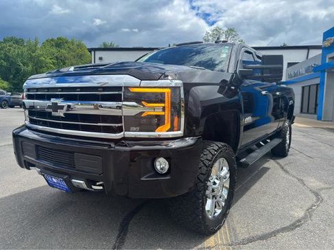 Used 2019 Chevrolet Silverado 2500 High Country w/ Duramax Plus Package AWD/4WD image 2