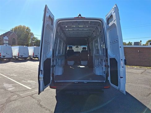 Used 2025 Mercedes-Benz Sprinter 2500 image 28