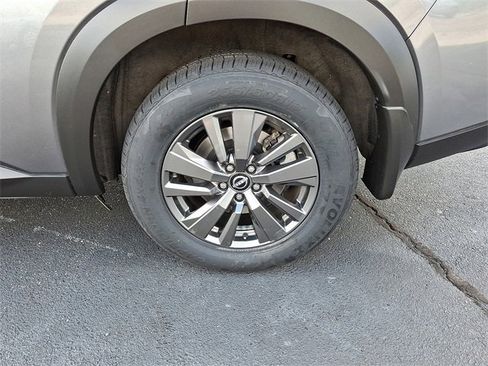 Used 2024 Nissan Pathfinder S image 10