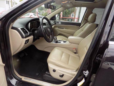 Used 2020 Jeep Grand Cherokee Limited AWD/4WD image 13