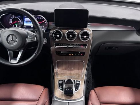 Used 2017 Mercedes-Benz GLC 300 4MATIC image 2