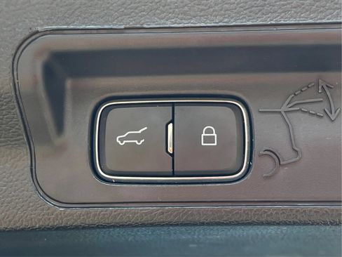 Used 2020 Ford Explorer XLT w/ Equipment Group 202A AWD/4WD image 35