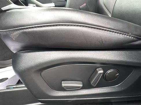 Certified 2022 Ford Explorer XLT w/ Equipment Group 202A image 7