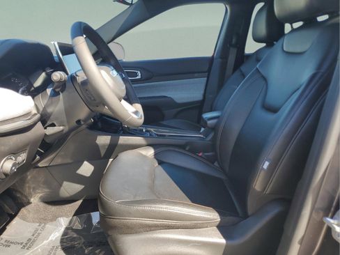 Used 2024 Jeep Compass Latitude image 22