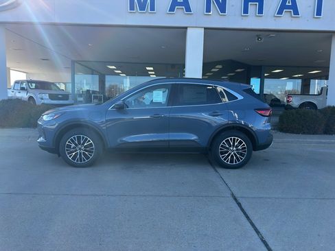 New 2025 Ford Escape SE image 4