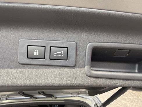 Used 2025 Subaru Forester Premium AWD/4WD image 22