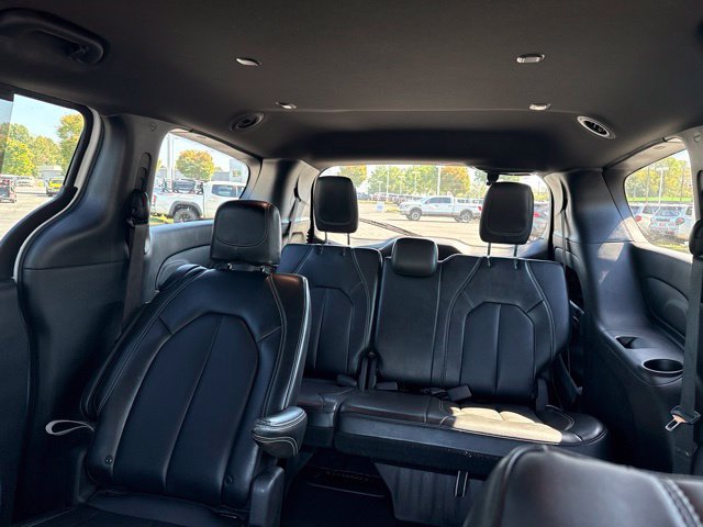 Used 2025 Chrysler Pacifica Select FWD image 11