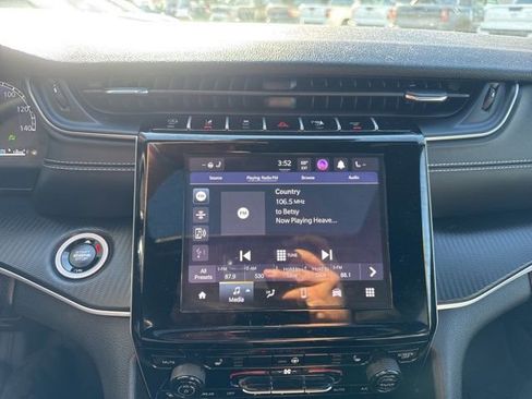 Used 2024 Jeep Grand Cherokee Altitude image 18