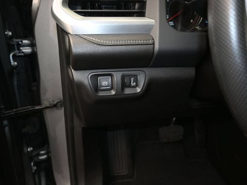 Used 2023 GMC Acadia SLE FWD image 12