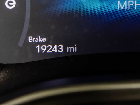Used 2024 Chrysler Pacifica Limited FWD image 35