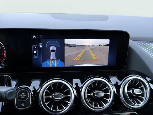 Certified 2025 Mercedes-Benz GLA 250 4MATIC image 24