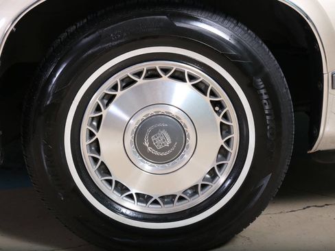 Used 1994 Cadillac Fleetwood Brougham RWD image 28
