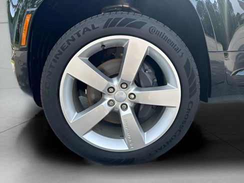 New 2025 Land Rover Defender 110 X-Dynamic SE image 9