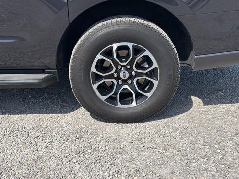 Used 2024 Ford Expedition Max XLT image 11