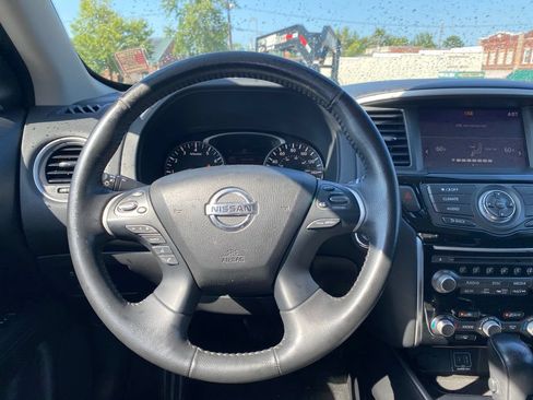 Used 2020 Nissan Pathfinder SV FWD image 11