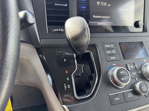 Used 2017 Toyota Sienna LE FWD image 20