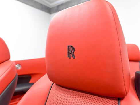Used 2017 Rolls-Royce Dawn RWD image 10