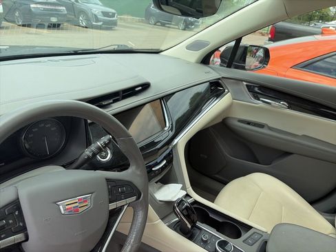 Used 2021 Cadillac XT6 Premium Luxury AWD/4WD image 11