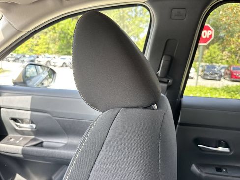 Used 2025 Nissan Kicks SV FWD image 16