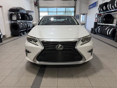 Used 2016 Lexus ES 350 w/ Luxury Package w/Wood Trim FWD image 2