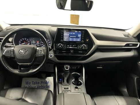 Used 2021 Toyota Highlander XLE image 15