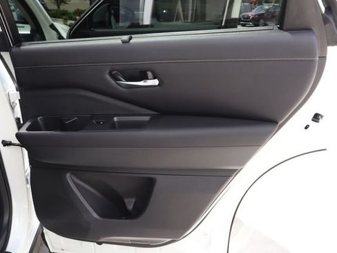 Used 2023 Nissan Pathfinder SL AWD/4WD image 31