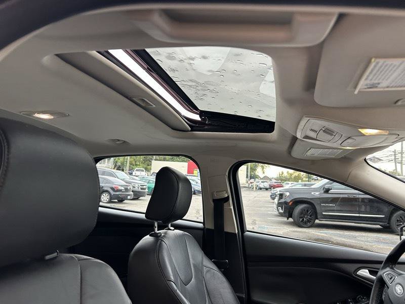 Used 2017 Ford Focus Titanium FWD image 8