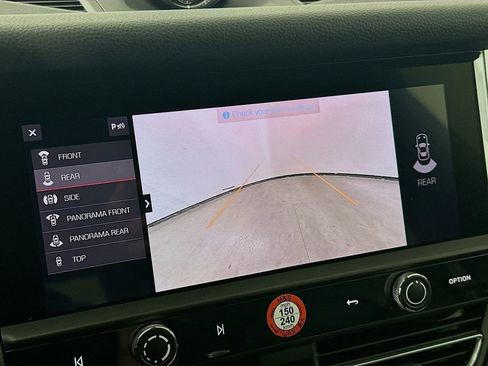 Certified 2025 Porsche Macan image 17