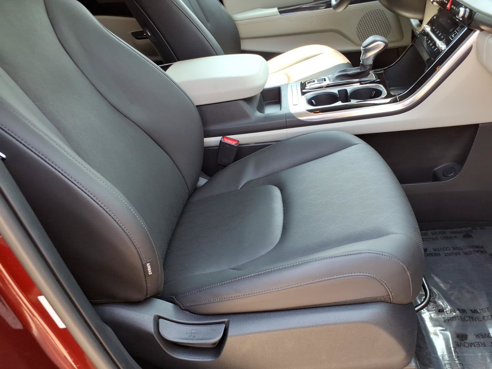 Used 2024 Kia Carnival EX FWD image 22