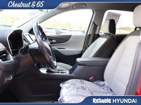 Used 2019 Chevrolet Equinox LT w/ Driver Convenience Package FWD image 24