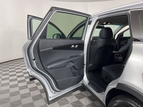 Used 2020 Kia Sorento LX w/ LX I4 Convenience Package image 41